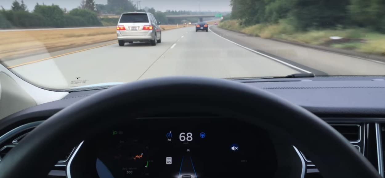 Tesla S in Autopilot mode