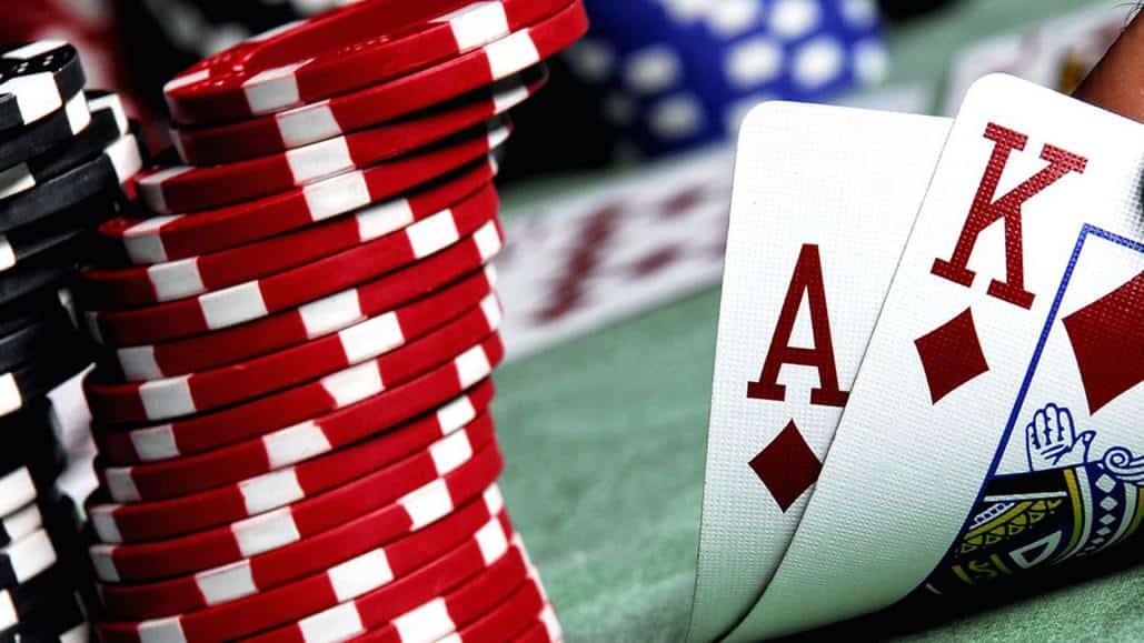 Why people are getting attracted towards online casinos?