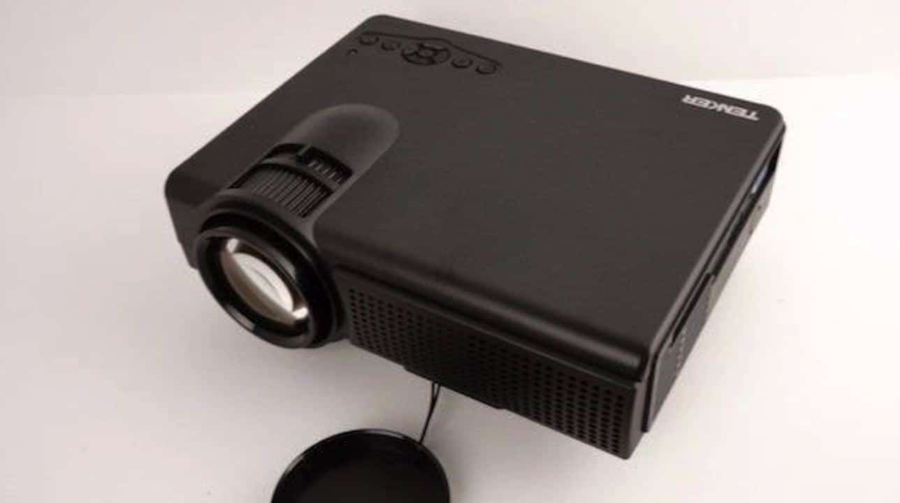 Review: Tenker Q5 Mini Projector | KnowTechie