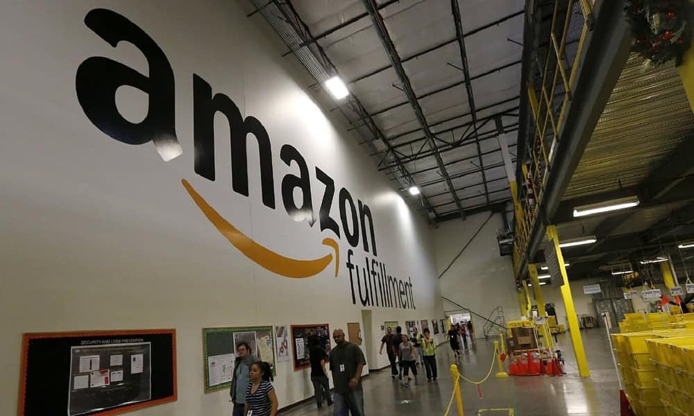 Amazon Is Paying Its Warehouse Workers For Positive Reviews