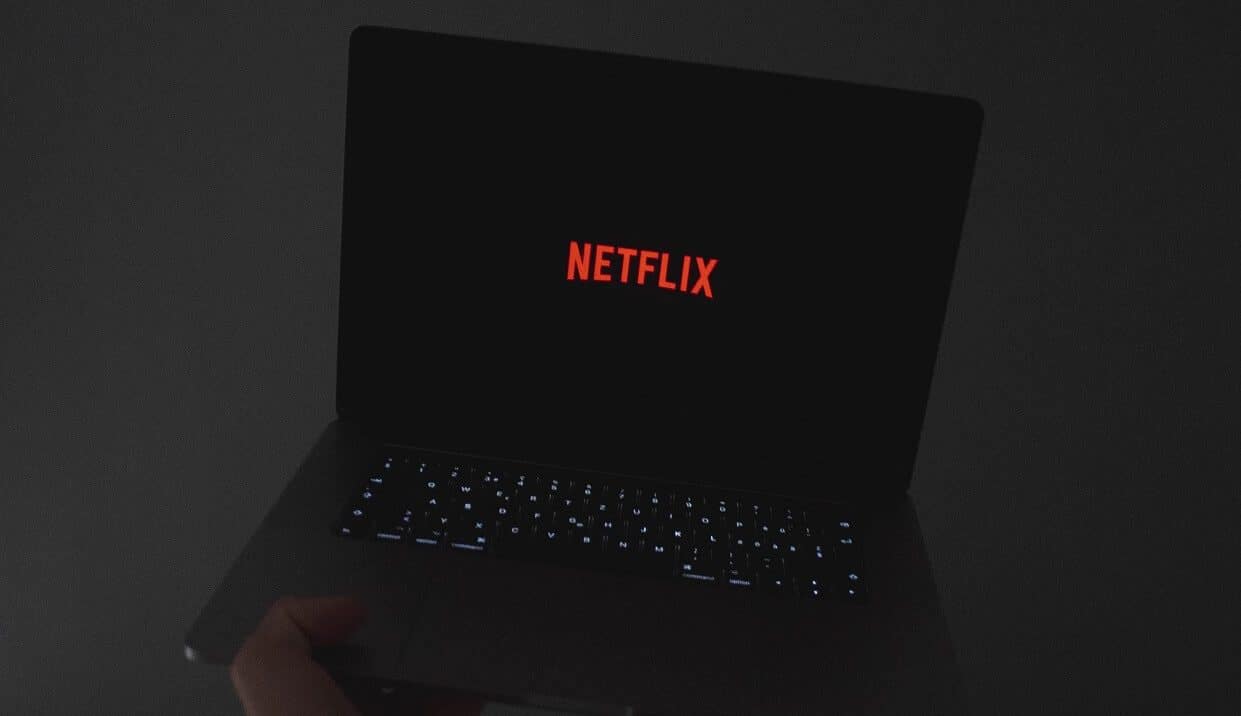 Netflix loading screen on laptop