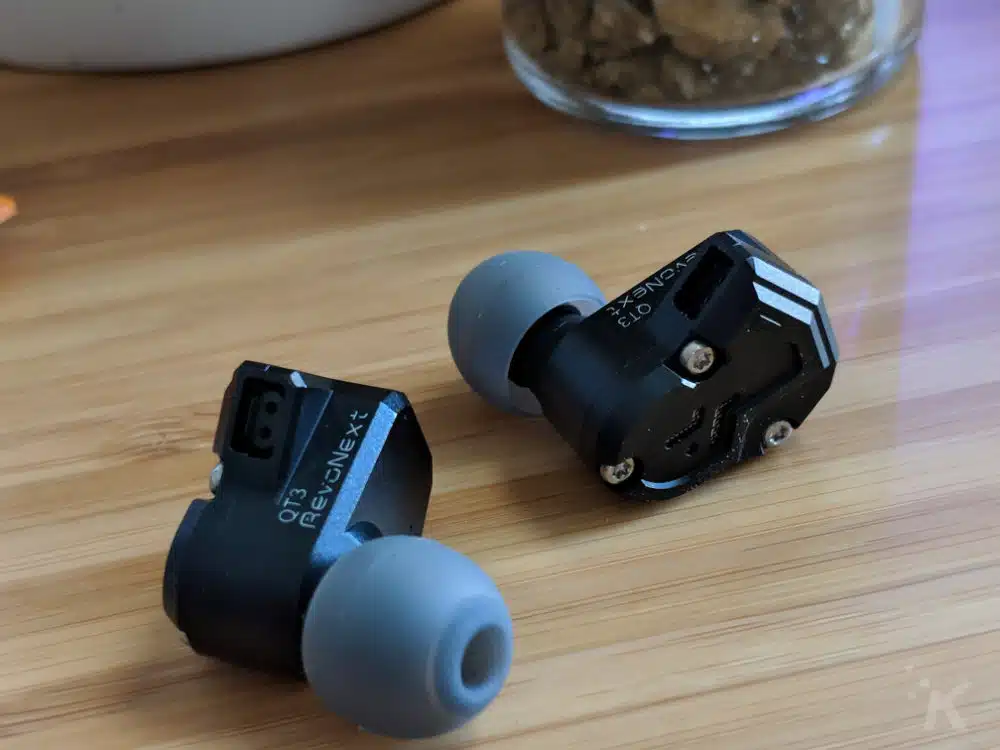 revonext qt3 earbuds on desk
