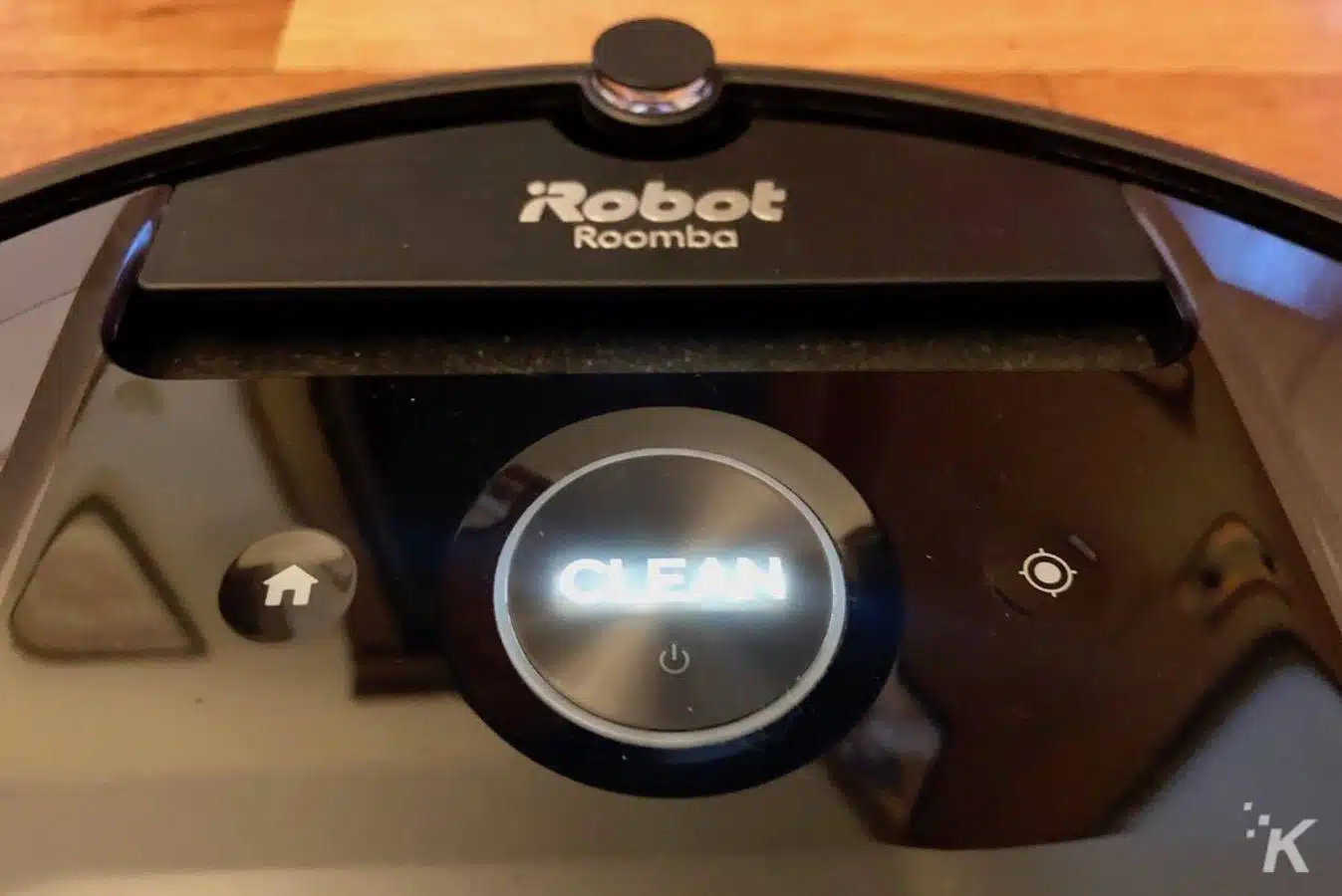 irobot roomba i7+ close up on the clean button