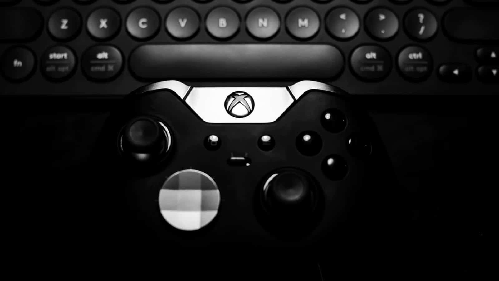 Xbox one in black and white