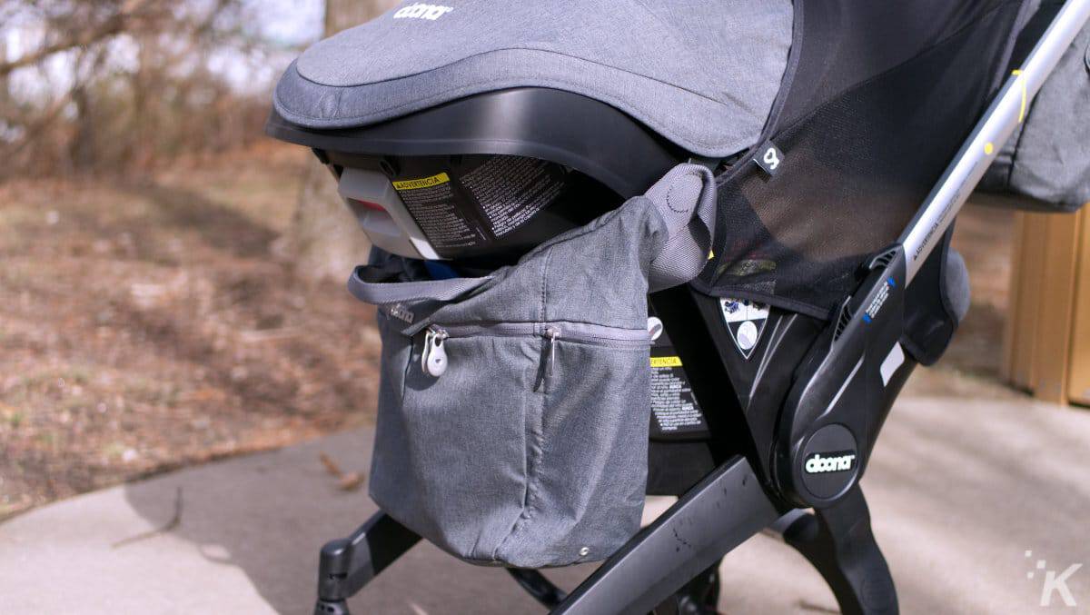 Donna car set stroller outdoors.