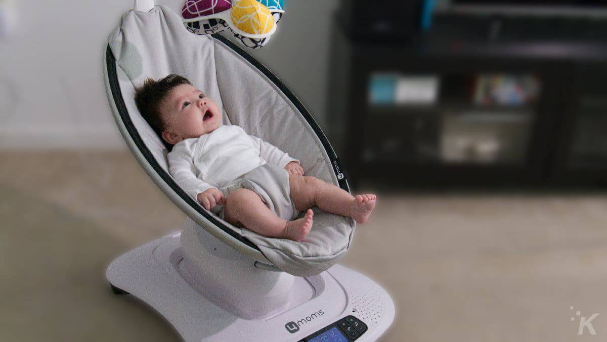 Review Mamaroo 4 infant seat from 4moms You need this in your life