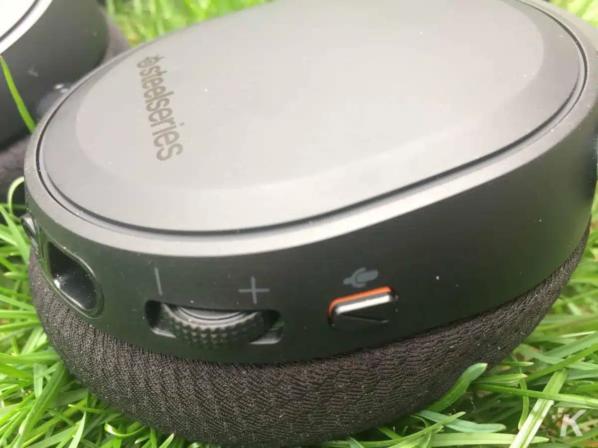 steelseries arctis 7 features