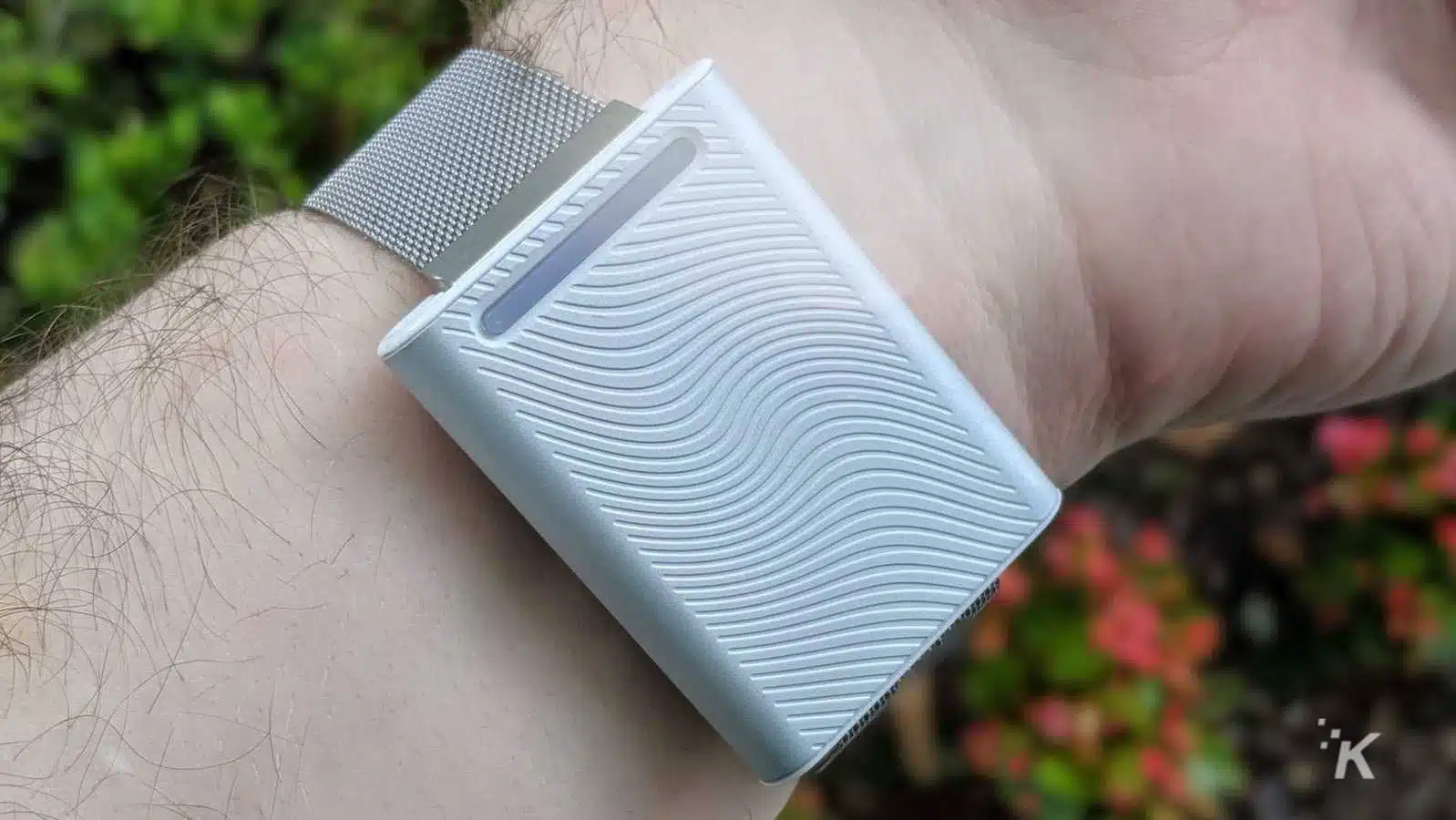 embr wave on wrist