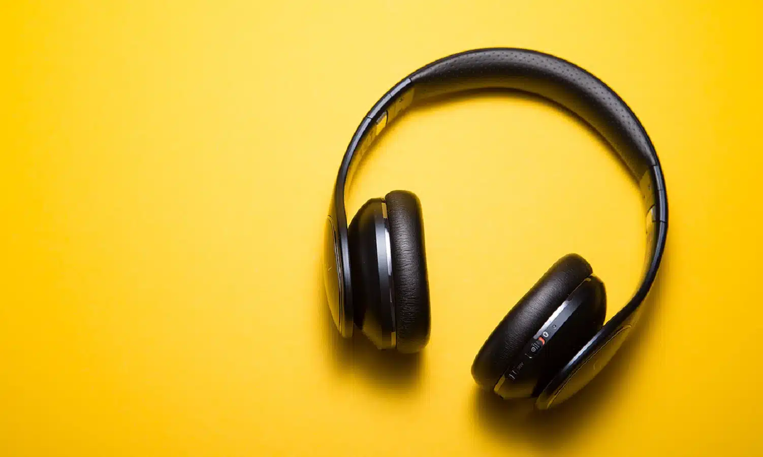 streaming music lossless files with headphones