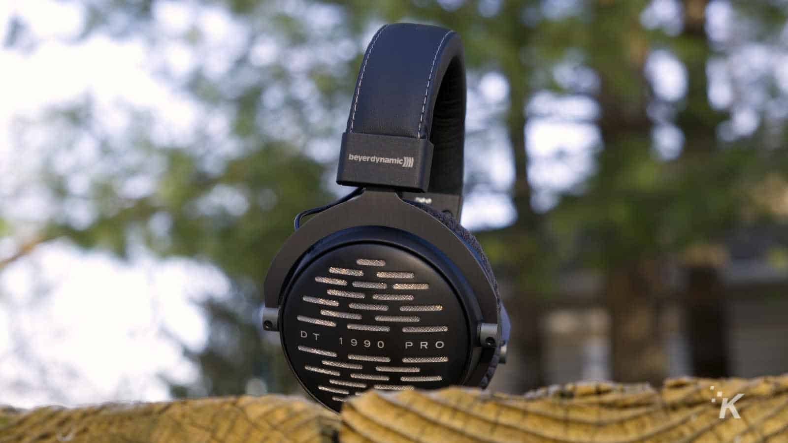 Beyerdynamic DT-1990 Pro Review –