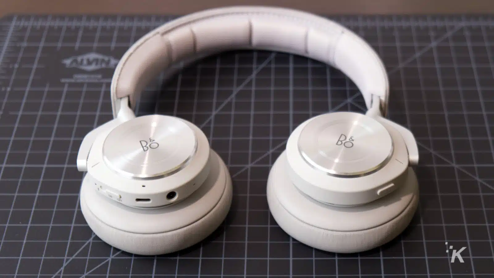 bang and olufsen beosound h9 headphones