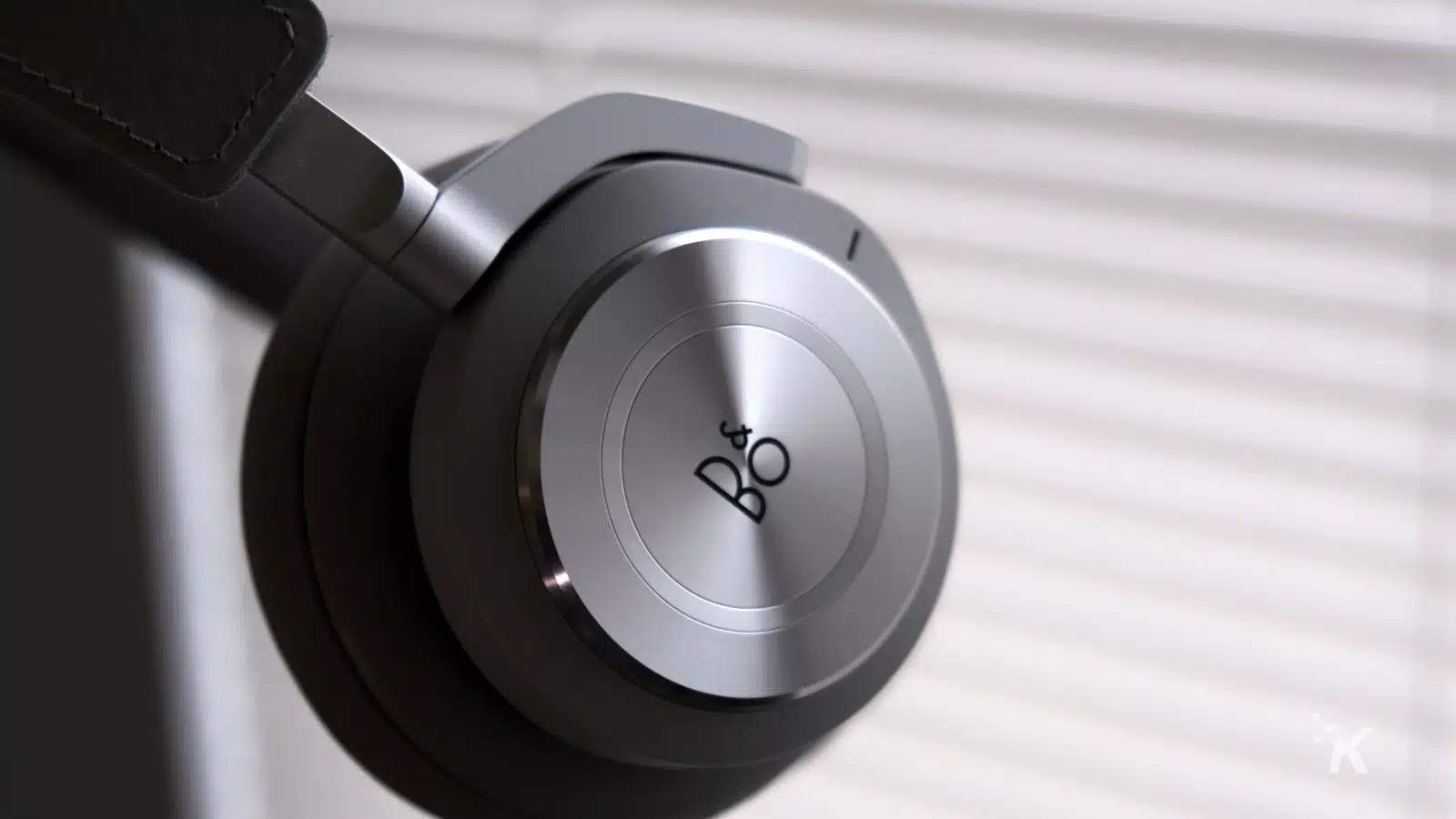 bang and olufsen beosound h9 headphones