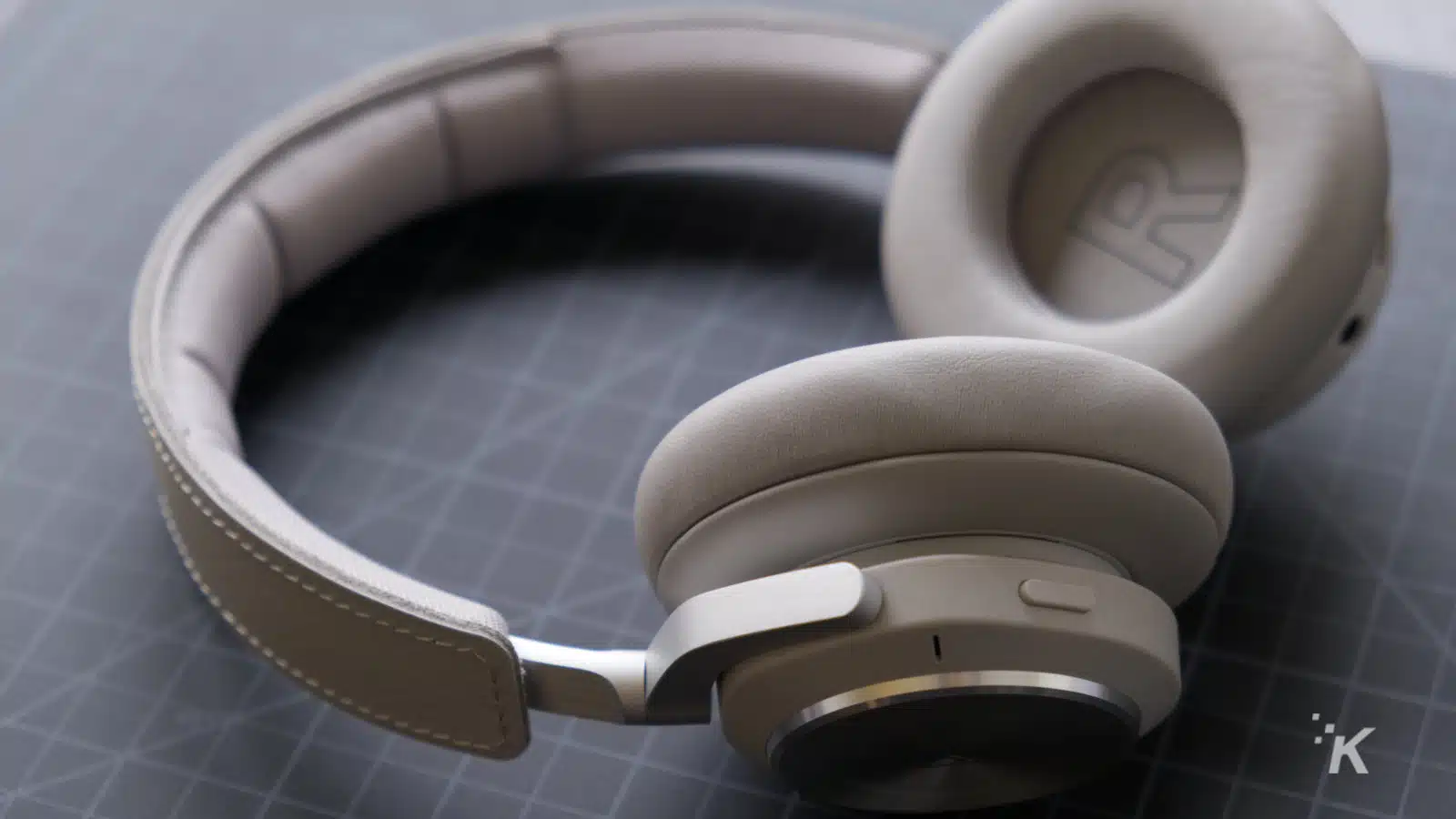 bang and olufsen beosound h9 headphones