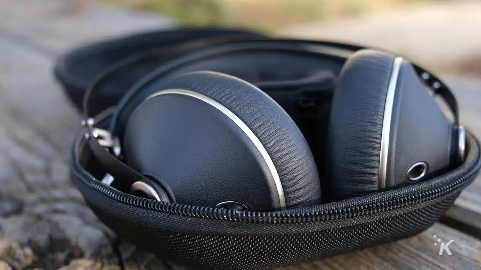 meze 99 neo headphones