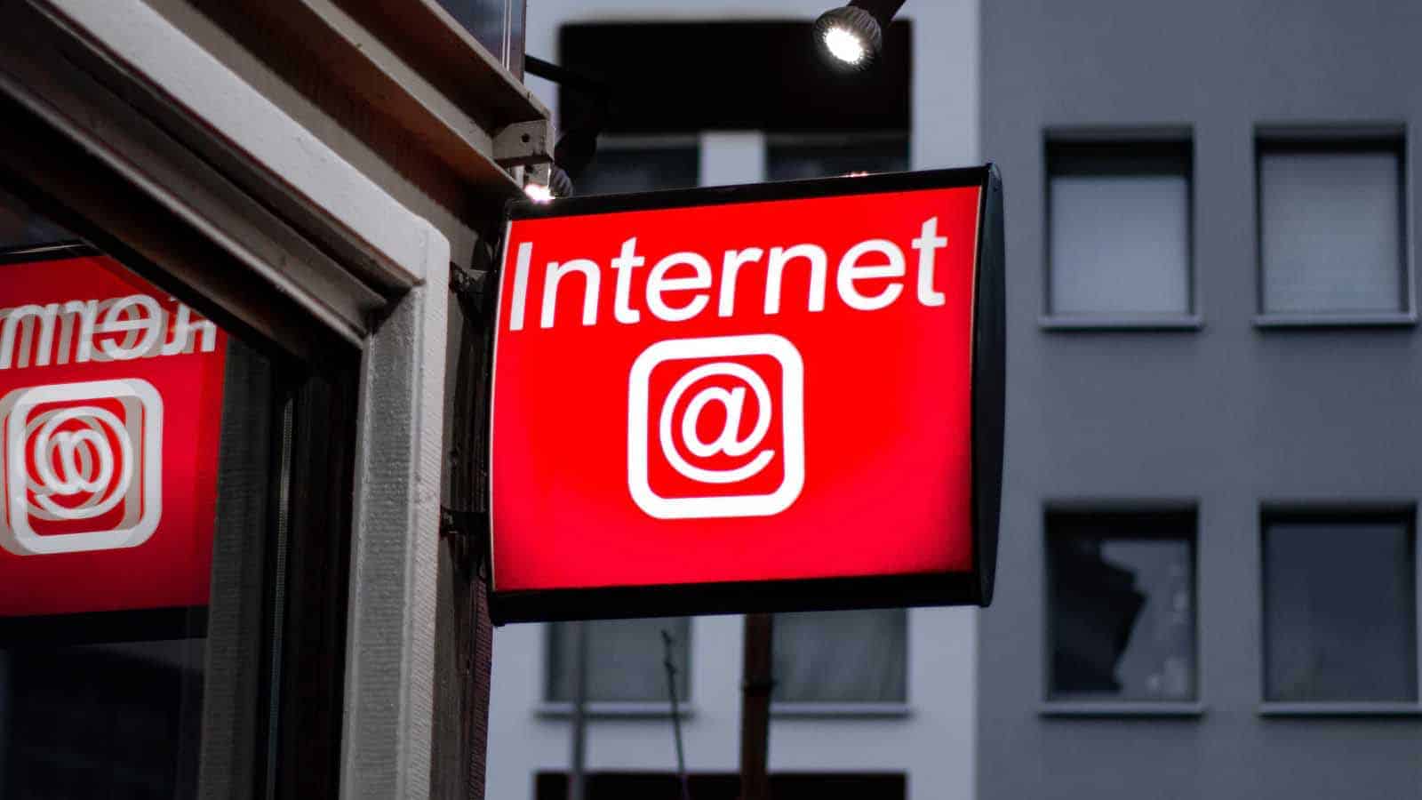 Internet signage