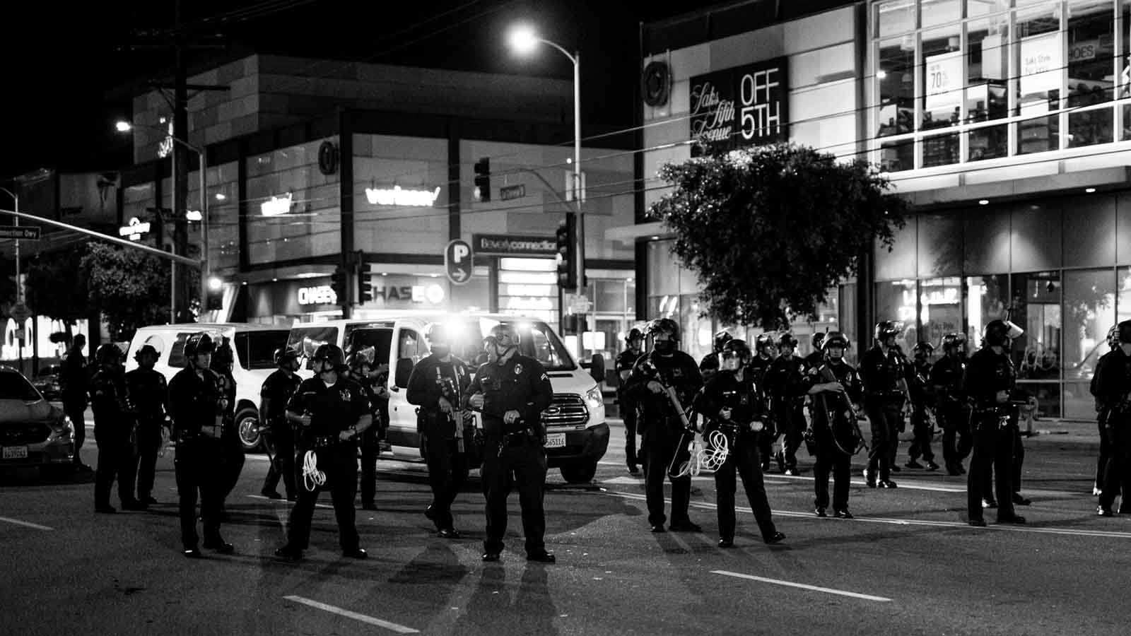 police lining up against protestors