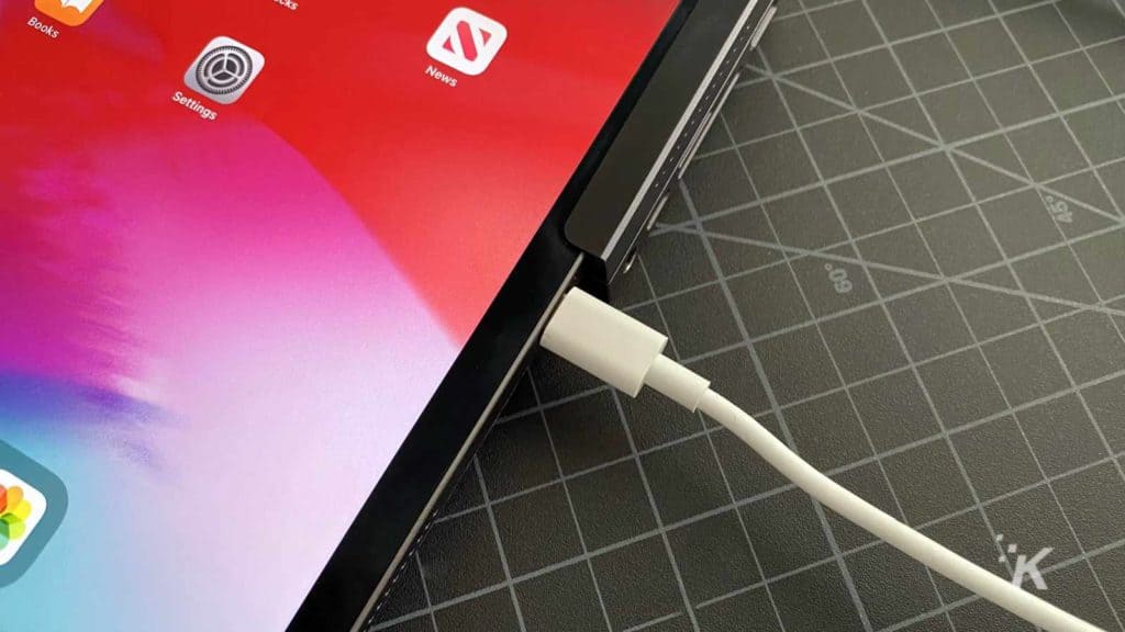 ipad pro usb-c port with cable