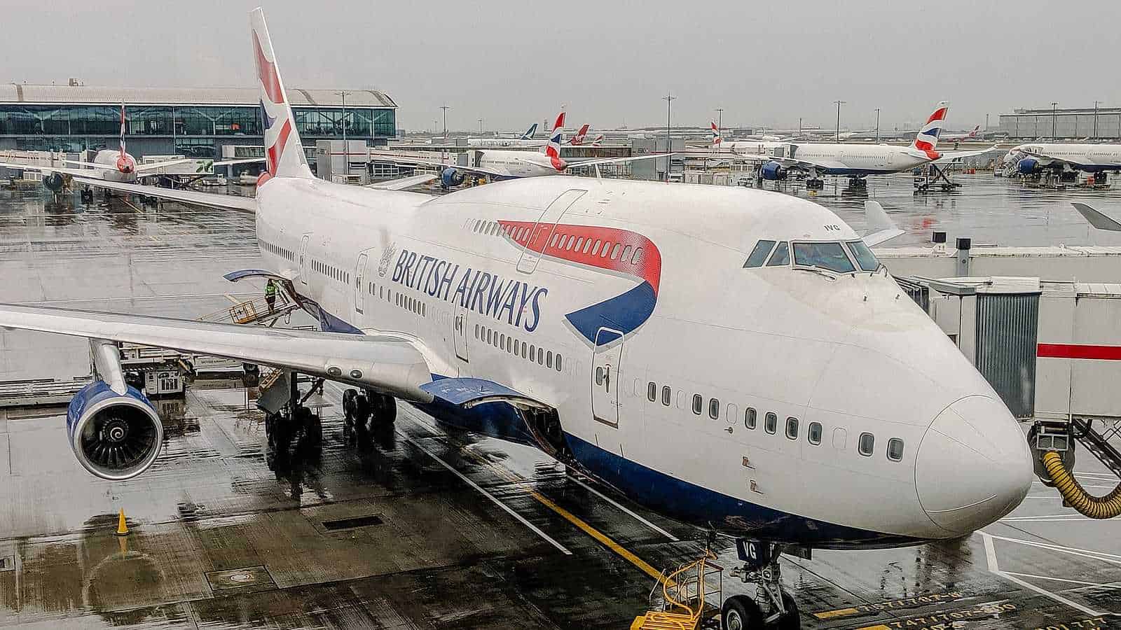 Boing 747 400 at heathrow airport