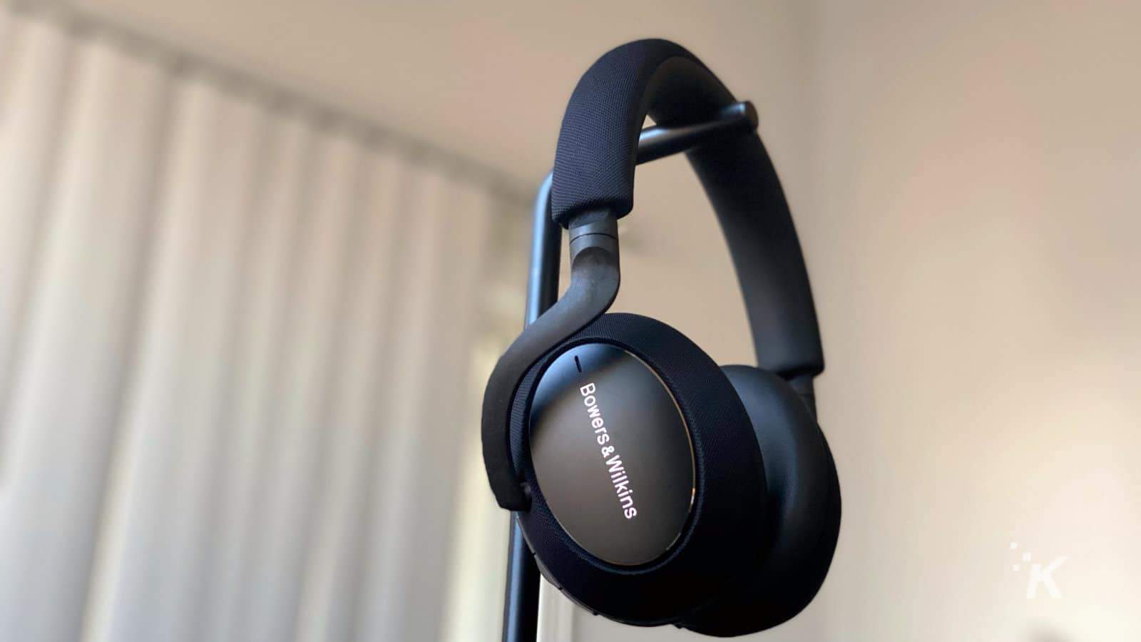 Review: Bowers & Wilkins PX7 Carbon Edition ANC headphones