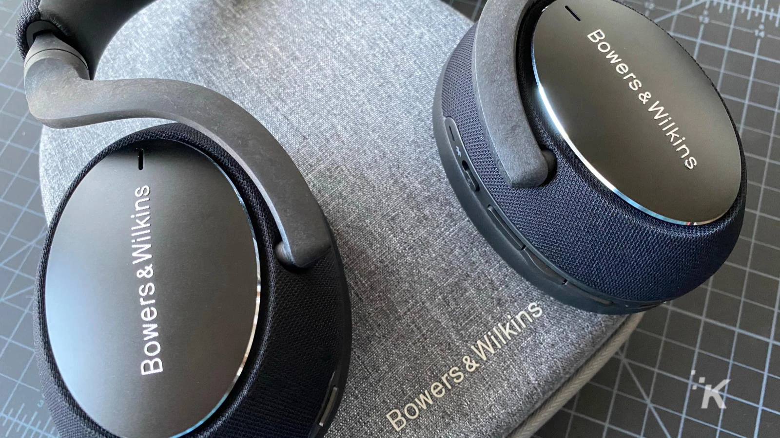 bowers and wilkins px7 carbon edition headphones