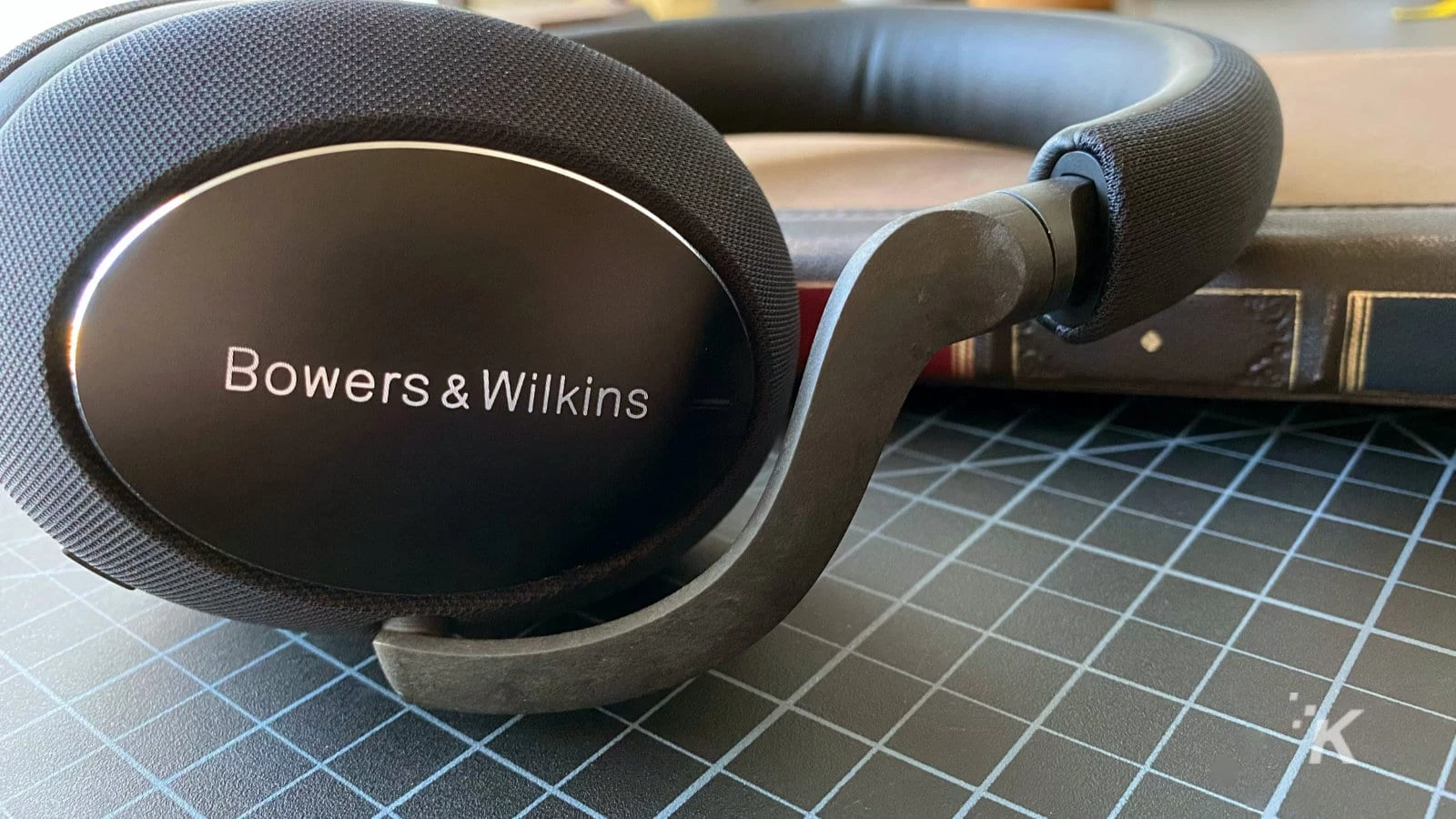 bowers and wilkins px7 carbon edition headphones