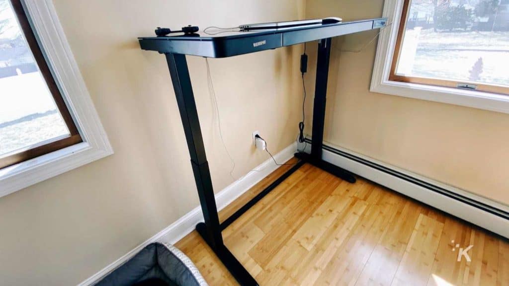 Review: Flexispot Comhar EG8 Standing Desk | KnowTechie