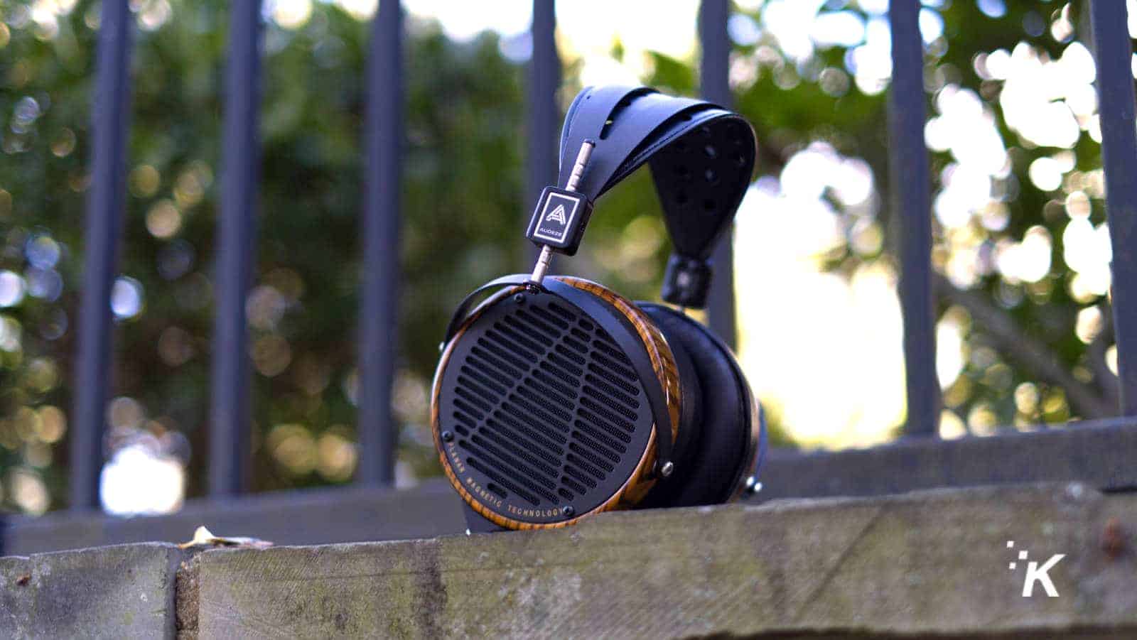 Audeze lcd 3 online price