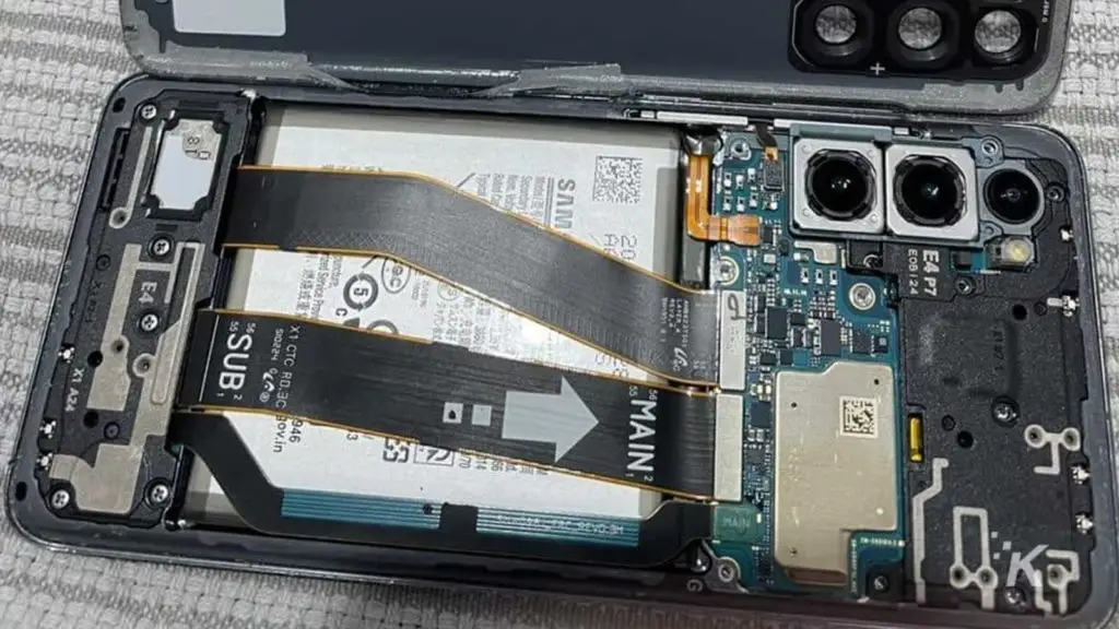 inside of a samsung galaxy s20