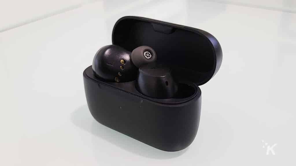 earfun earbuds in charging case