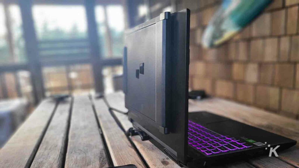 portal monitor on laptop
