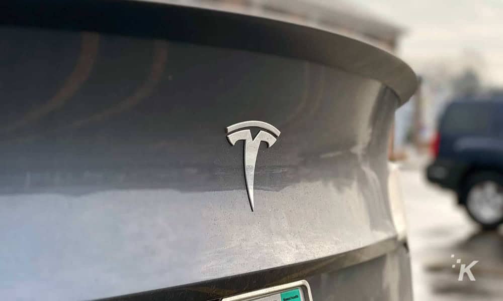 tesla badge on rear of model 3