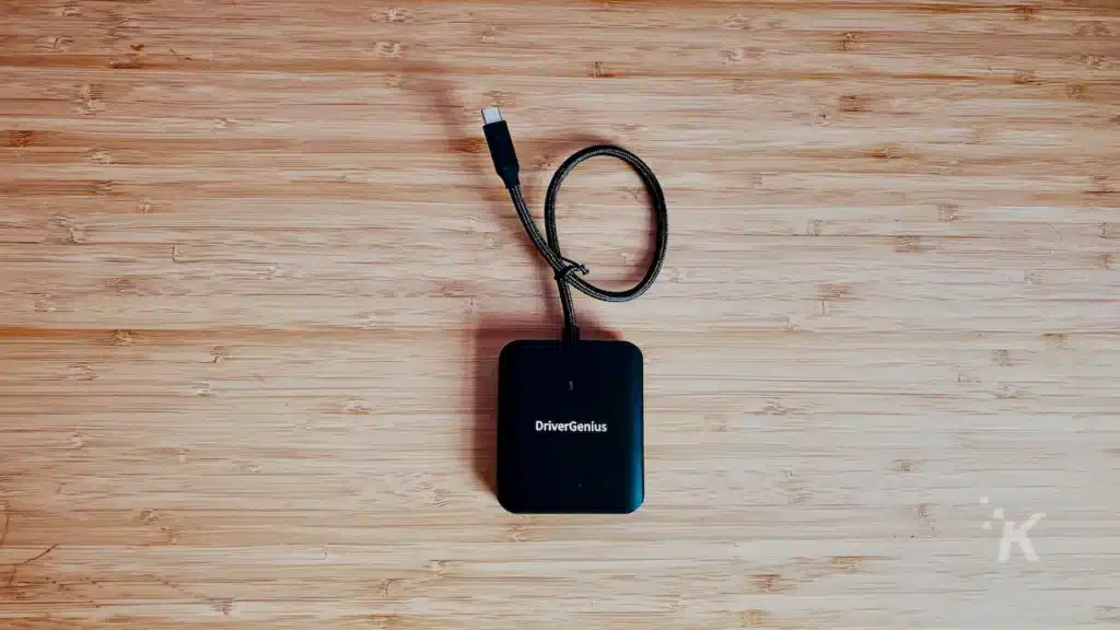 Image of a drivergenius hb081 usb-c 5gbps card reader on desk