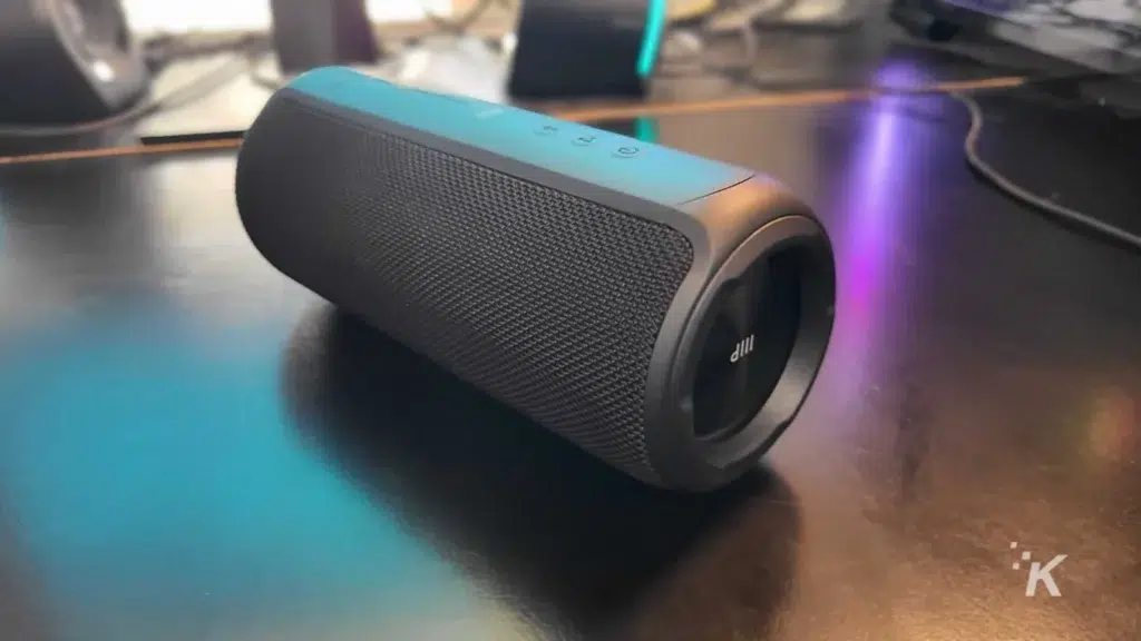 Monoprice bluetooth speaker back