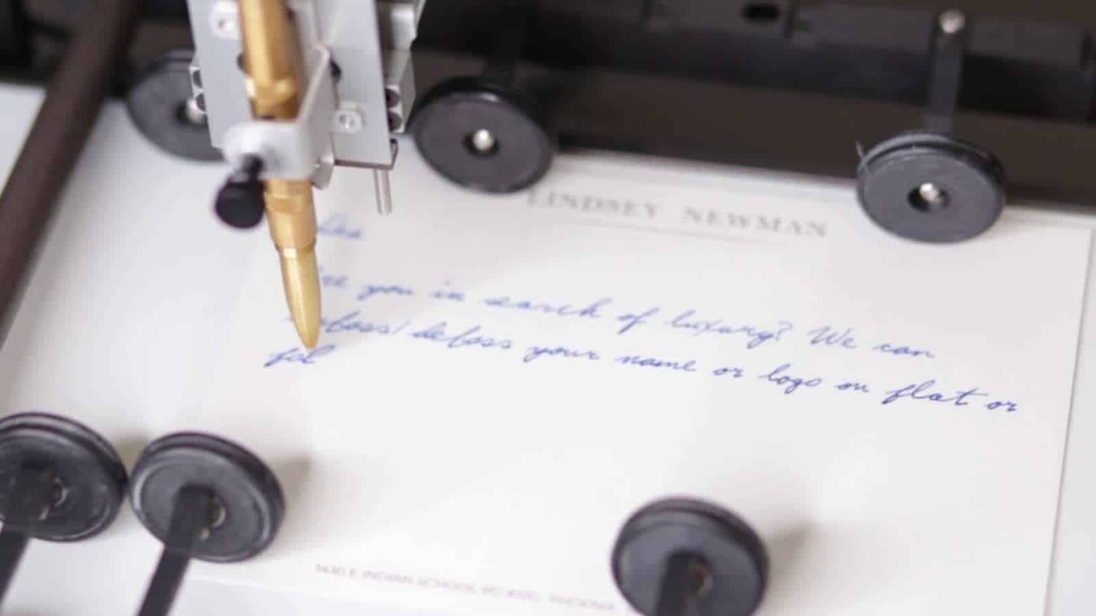 This app lets you send cards to people if your handwriting sucks