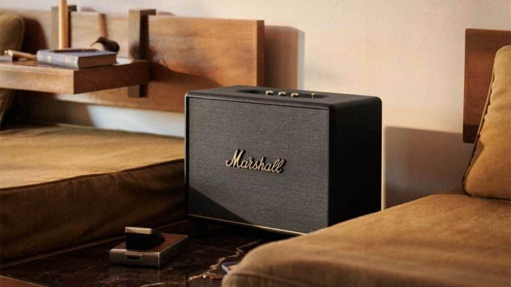 marshall speaker in black and gold in living room