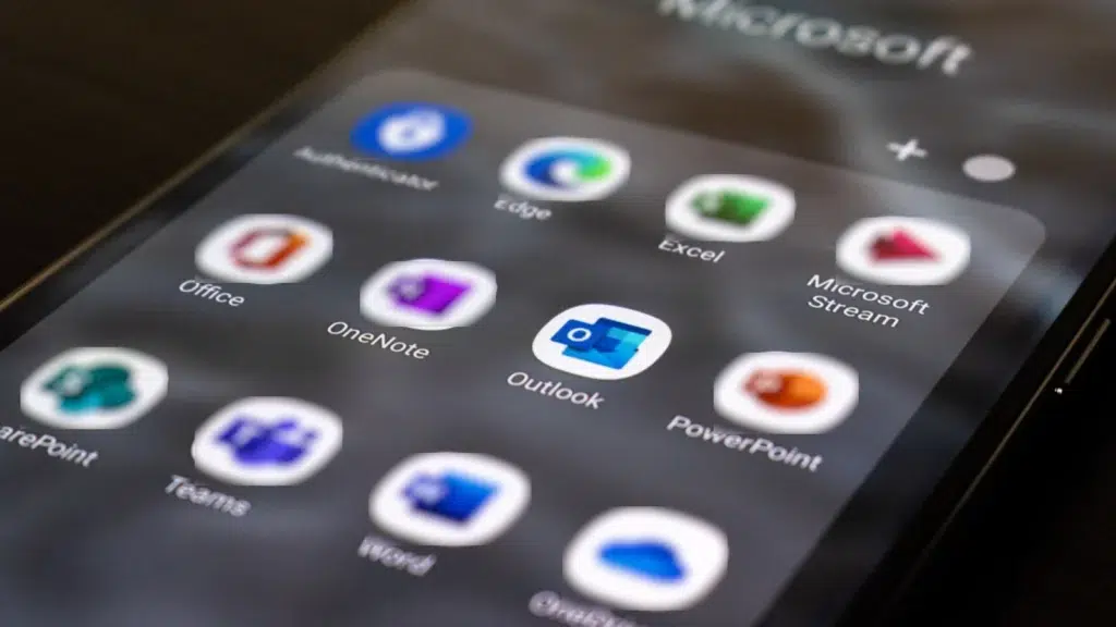 outlook-app-on-phone
