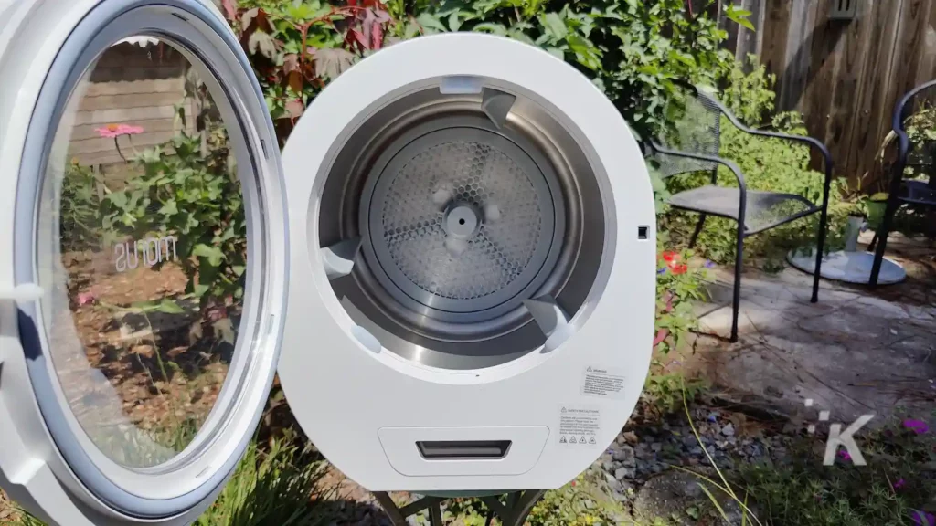 morus zero portable dryer in backyard