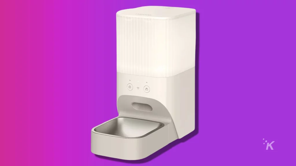 Nooie pet feeder on purple background