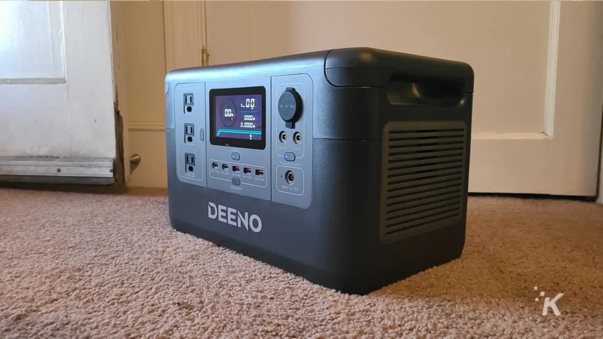 deeno x1500 portable power station side