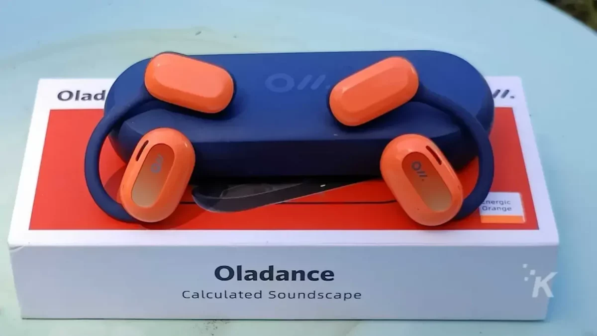 oladance-wearable-stereo-earbuds-outside-on-a-box