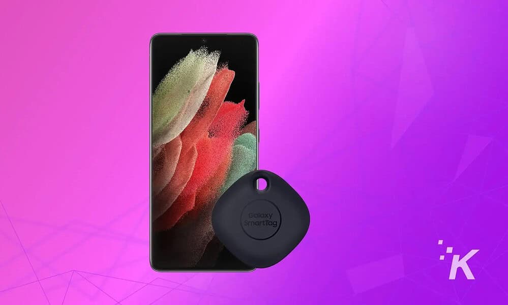 Samsung galaxy s23 with galaxy smarttags on a purpel background