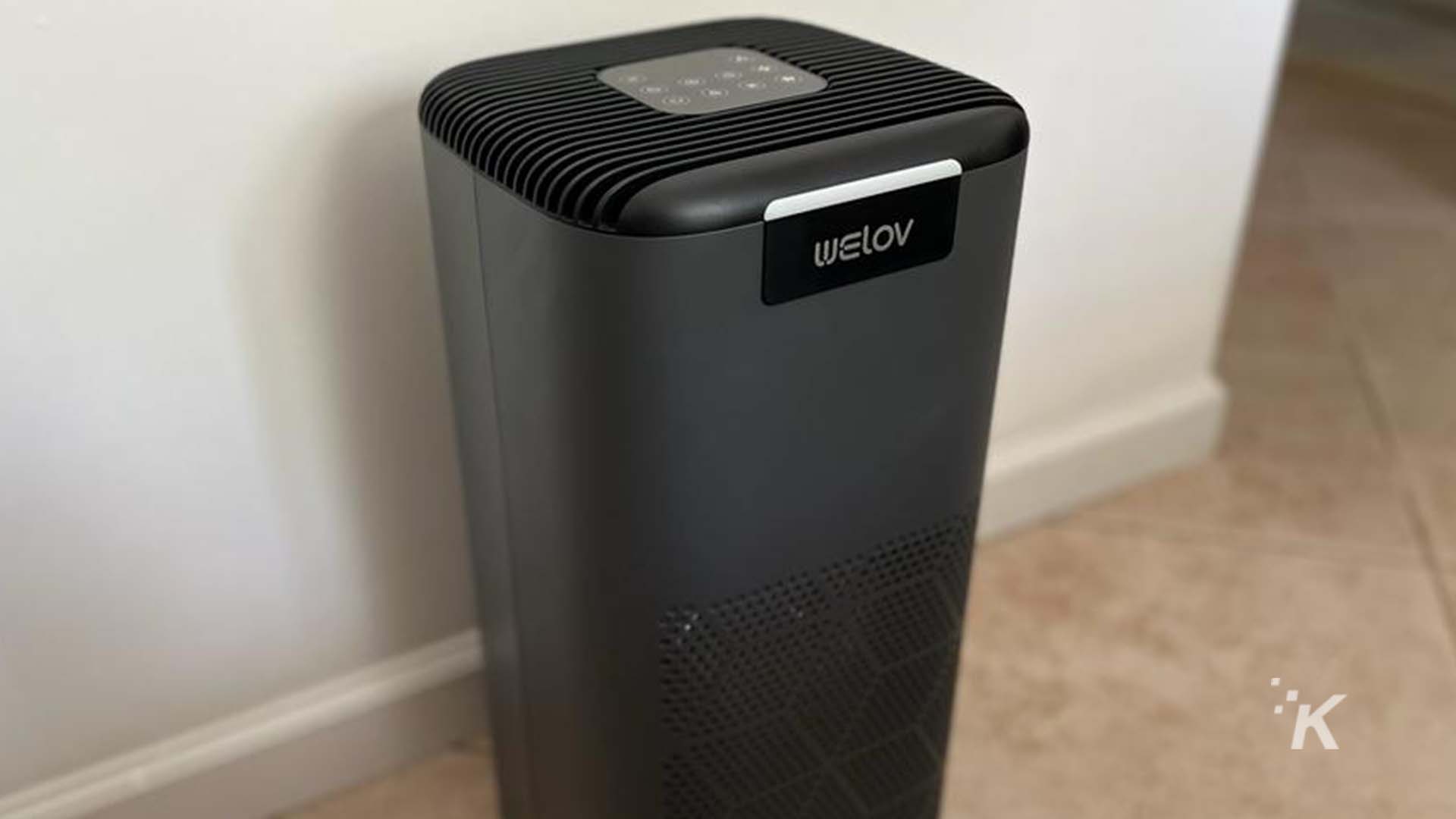 Welov p200s air purifier on floor