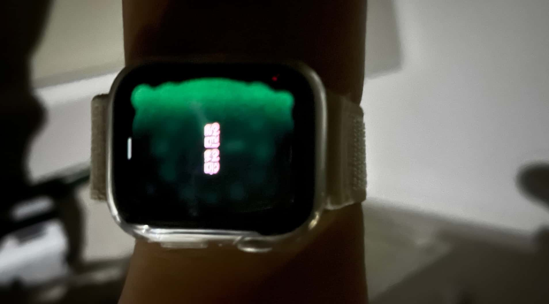 apple watch green tint issue being show