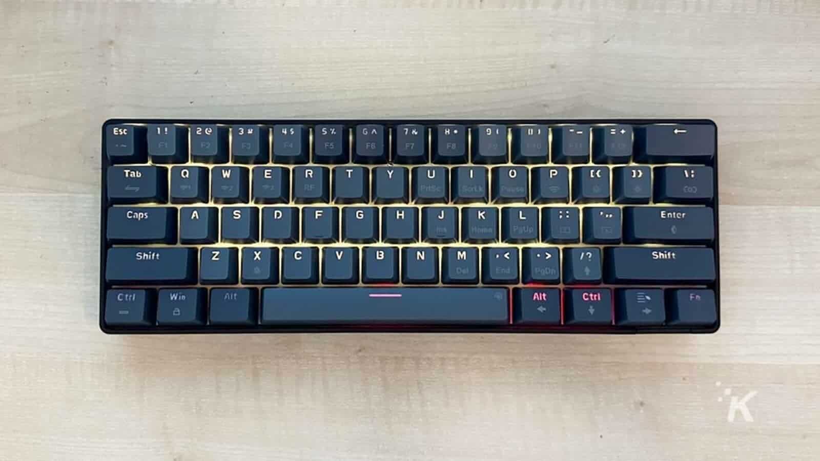 SABLUTE wireless mechanical black keyboard.