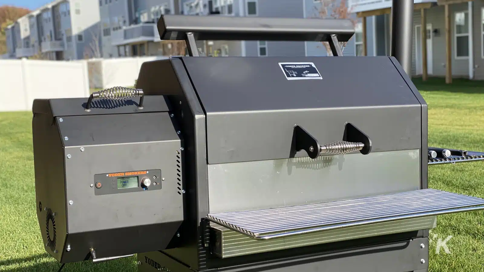 https://knowtechie.com/wp-content/uploads/2023/07/yoder-640s-pellet-grill-closeup.webp