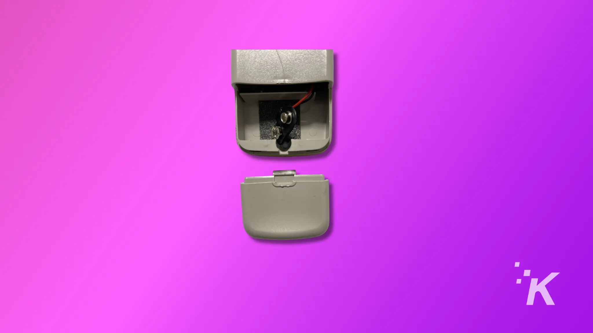 A image showing chamberlain door opener keypad battery compartment