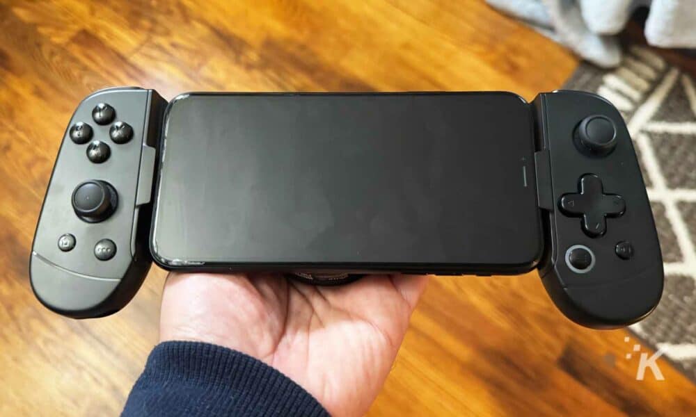 Master iPhone gaming with the Leadjoy M1 controller | KnowTechie