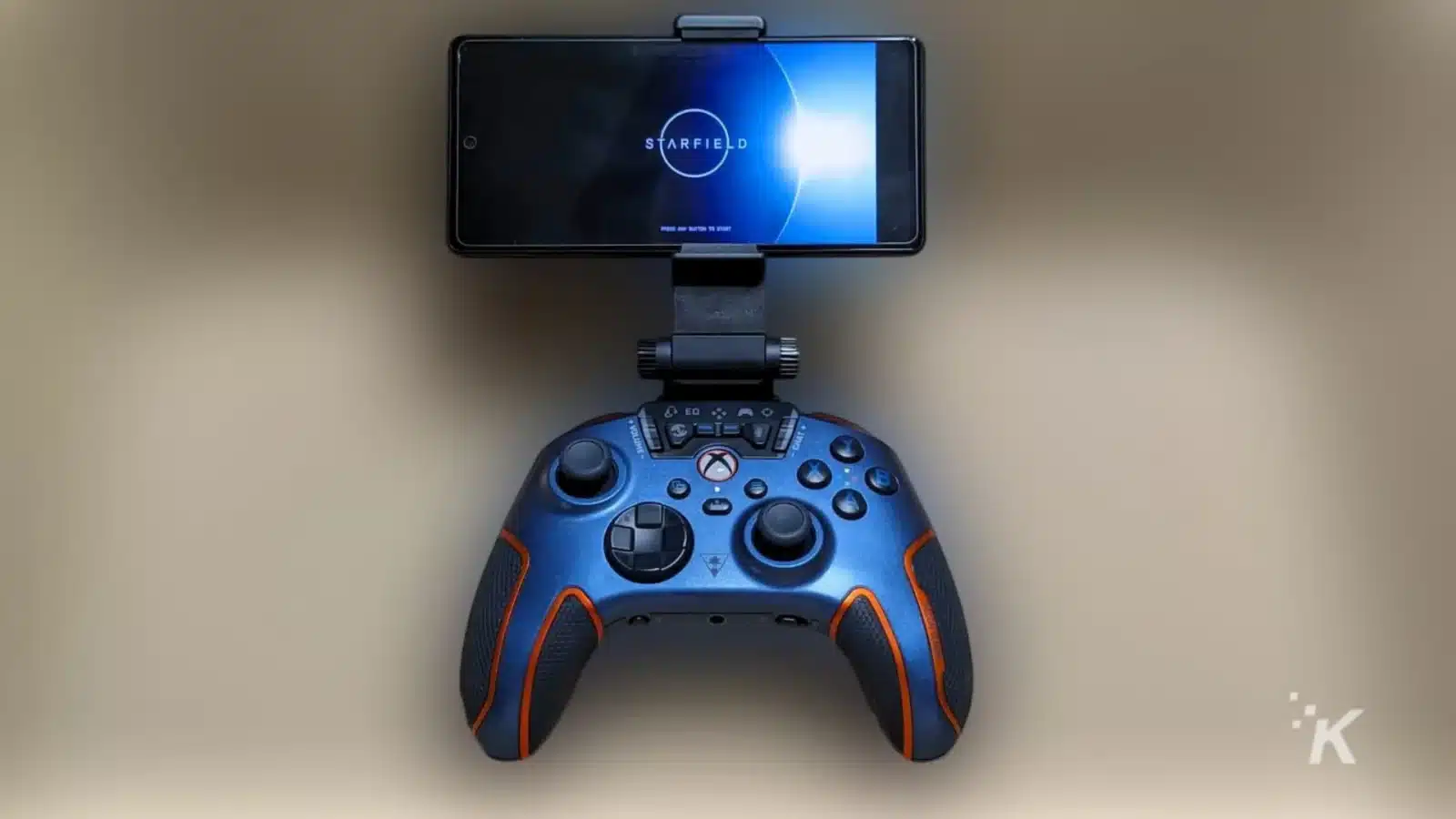 Turtle beach recon cloud controller with installed phone in the grip