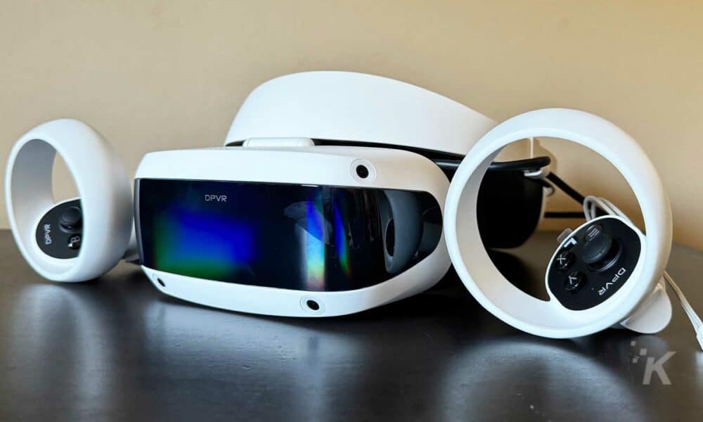 DPVR's E4 VR headset is your gateway to virtual reality | KnowTechie