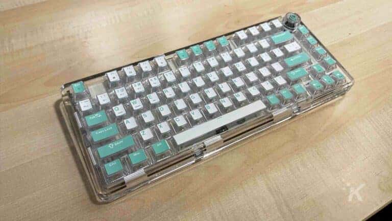 LEOBOG mechanical keyboard on desk
